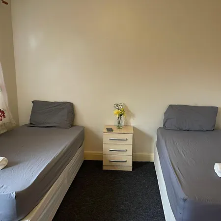 Ensuite Family In Stratford *