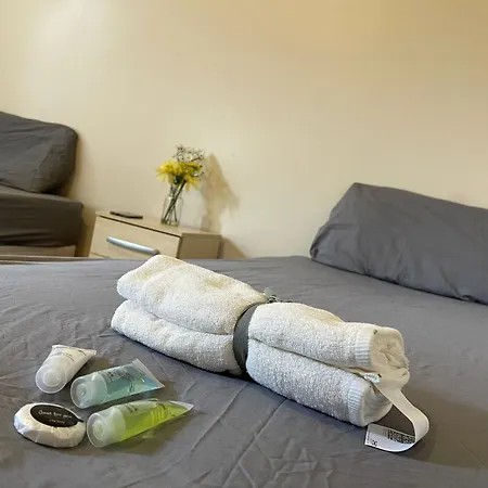 Ensuite Family In Stratford Guest house