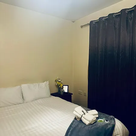 Ensuite Family In Stratford Guest house *