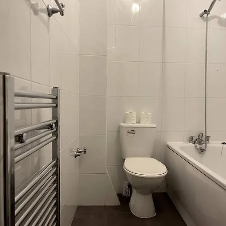 Ensuite Family In Stratford Guest house