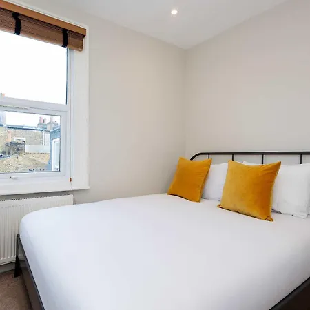 Veeve - The Fulham Palace Parkside Apartment *