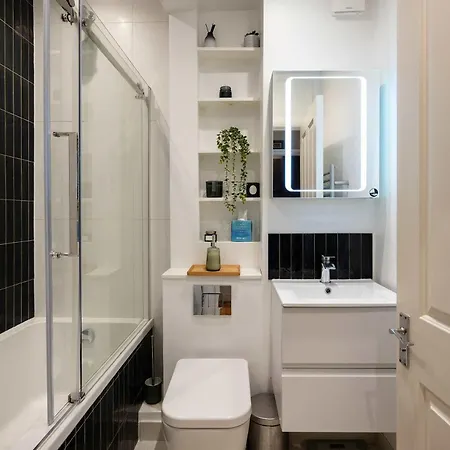 Veeve - The Fulham Palace Parkside Apartment London