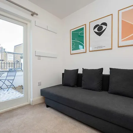Veeve - The Fulham Palace Parkside London