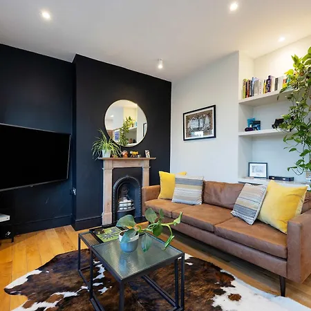 Veeve - The Fulham Palace Parkside *