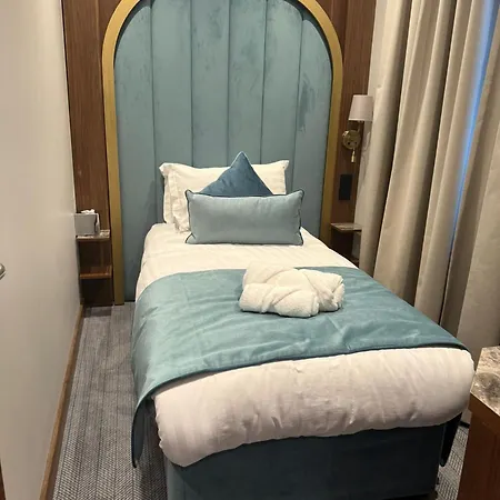 St Mark's - Merit 4*