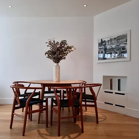 Hyde Park Mews *