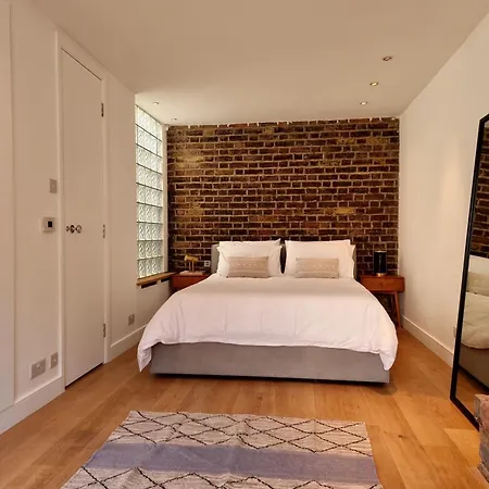 Hyde Park Mews