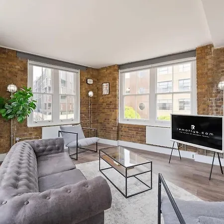 Spacious & Bright Oasis In Old Street London