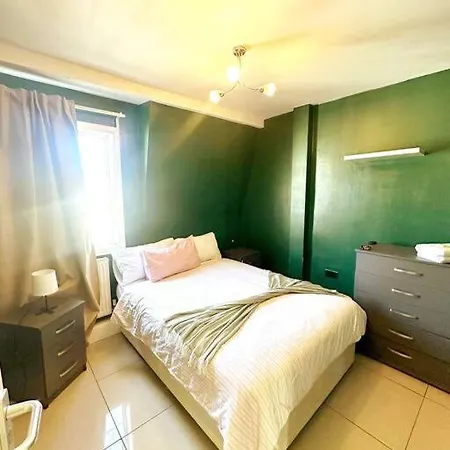Apartment 3 Bed Comfortable Wk London