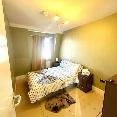 3 Bed Comfortable Wk *