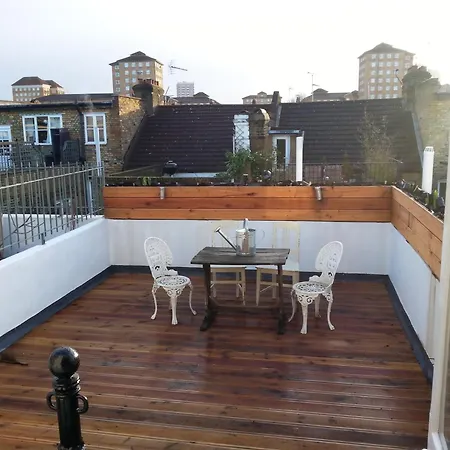 Ensuite Roof Terrace Nr Nine Elms London