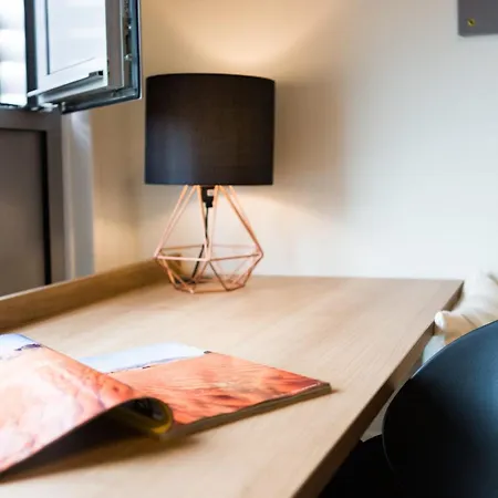 Chic And At Chapter South Bank In Apartment *
