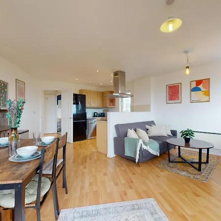 Cozy Hackney Apartment