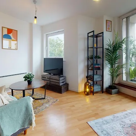 Cozy Hackney *