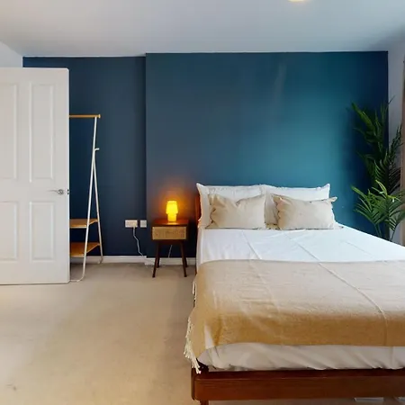 Cozy Hackney Apartment