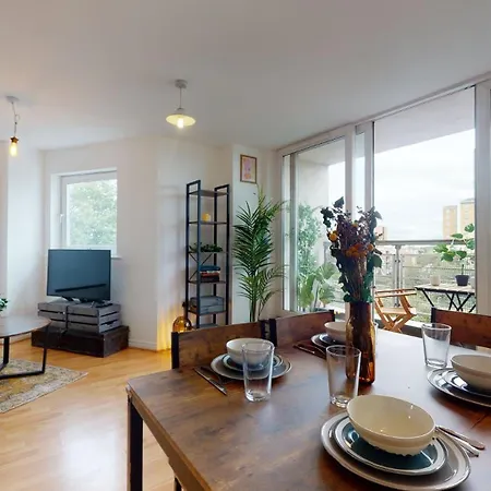 Cozy Hackney Apartment *