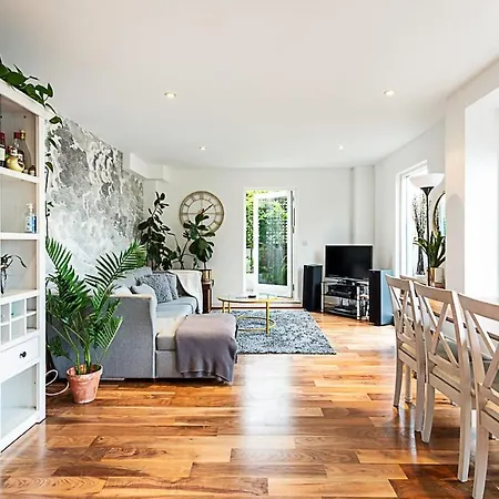3 Bed Luxury Penthouse In Shoreditch London