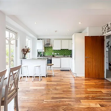 3 Bed Luxury Penthouse In Shoreditch Apartment London