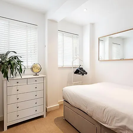 3 Bed Luxury Penthouse In Shoreditch Apartment London