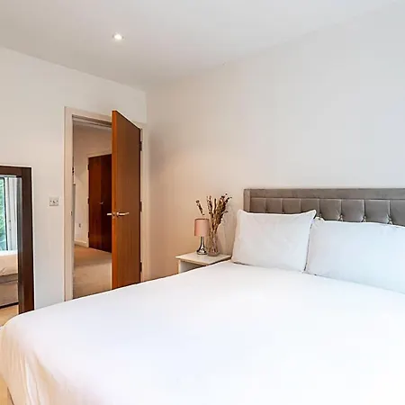 3 Bed Luxury Penthouse In Shoreditch Apartment London