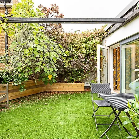 3 Bed Luxury Penthouse In Shoreditch