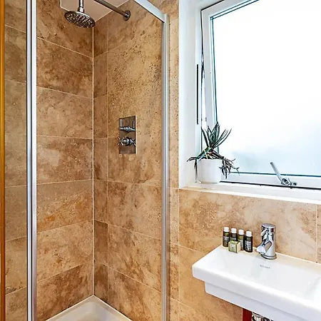 3 Bed Luxury Penthouse In Shoreditch London