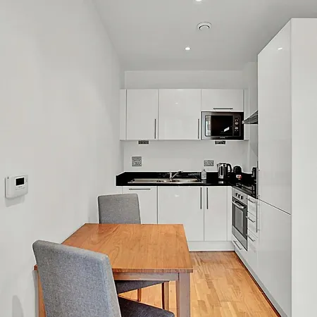 Apartment Urban Retreat Stylish 1-bed Bliss *