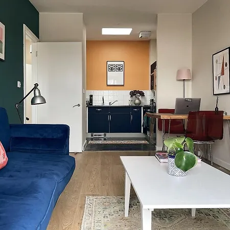 Sunny Shoreditch Oasis Canal Views & Urban Charm Apartment London