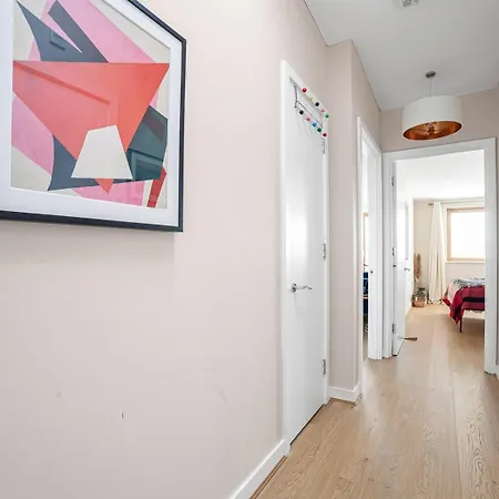 Sunny Shoreditch Oasis Canal Views & Urban Charm Apartment *