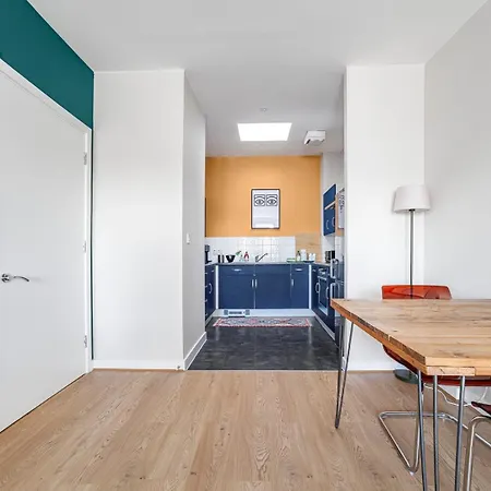 Apartment Sunny Shoreditch Oasis Canal Views & Urban Charm *