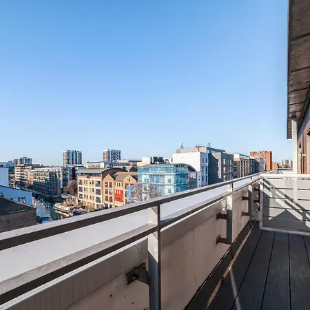 Sunny Shoreditch Oasis Canal Views & Urban Charm London