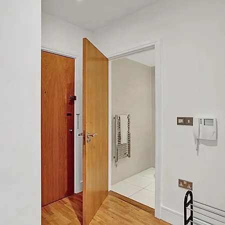 Urban Retreat Stylish 1-bed Bliss * London