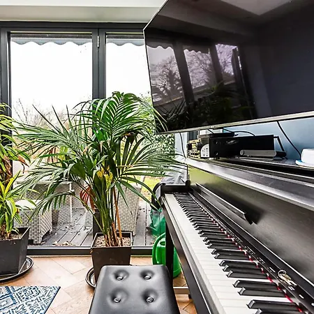 Modern And Spacious Colliers Wood London