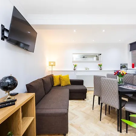 2 Bedroom Charming Family Apartment