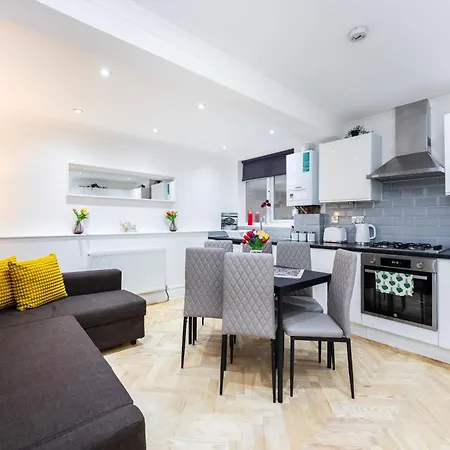 2 Bedroom Charming Family Apartment