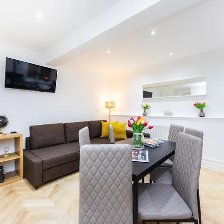 2 Bedroom Charming Family Apartment