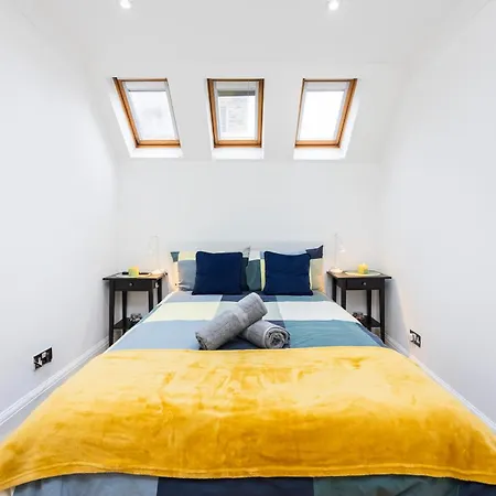2 Bedroom Charming Family Apartment