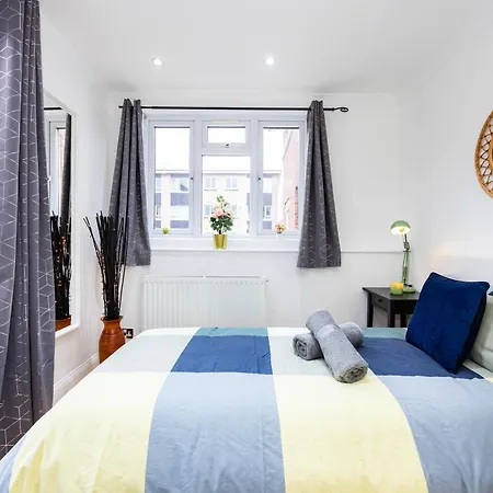 2 Bedroom Charming Family *