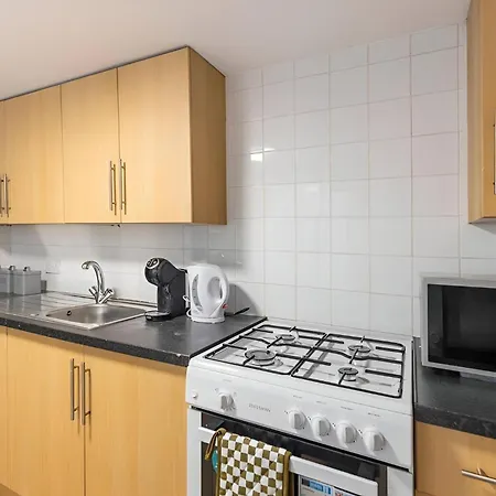 Apartment Bold & Vibrant 1-bedroom Escape In Prime Location!