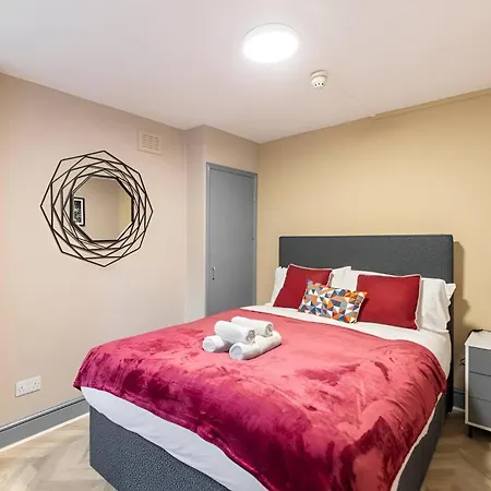 Apartment Bold & Vibrant 1-bedroom Escape In Prime Location!