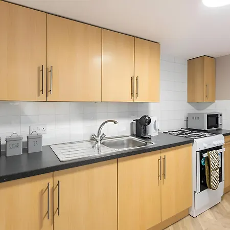 Apartment Bold & Vibrant 1-bedroom Escape In Prime Location! *