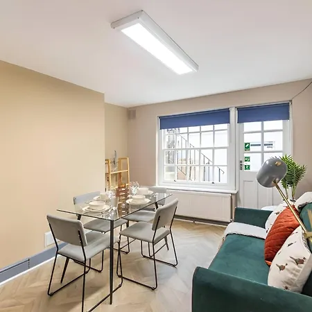 Bold & Vibrant 1-bedroom Escape In Prime Location! London