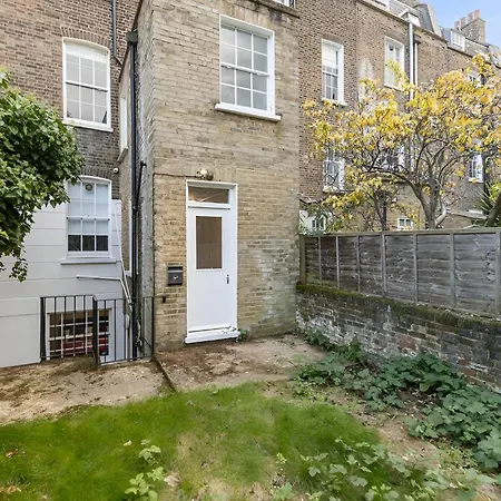 Apartment Bold & Vibrant 1-bedroom Escape In Prime Location! London