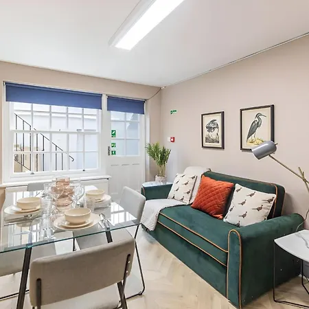 Apartment Bold & Vibrant 1-bedroom Escape In Prime Location! London