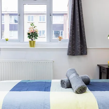 2 Bedroom Charming Family * London