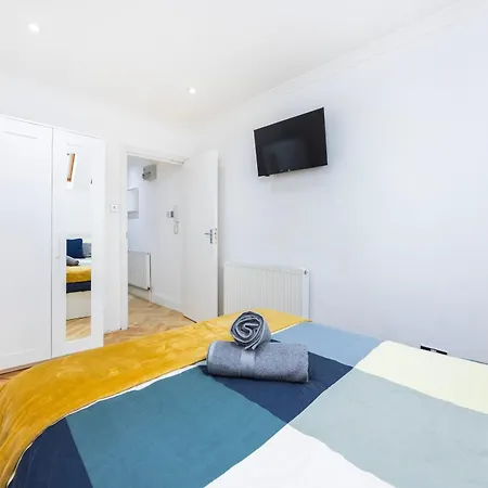 Apartment 2 Bedroom Charming Family