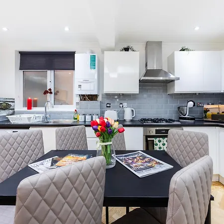 2 Bedroom Charming Family Apartment