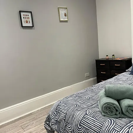 Stunning 2 Bed In Brixton Apartment *
