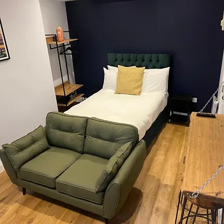 Irving Street 4th Floor Apartment