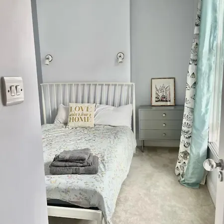 Apartment 2 Bedroom Flat In Chelsea London